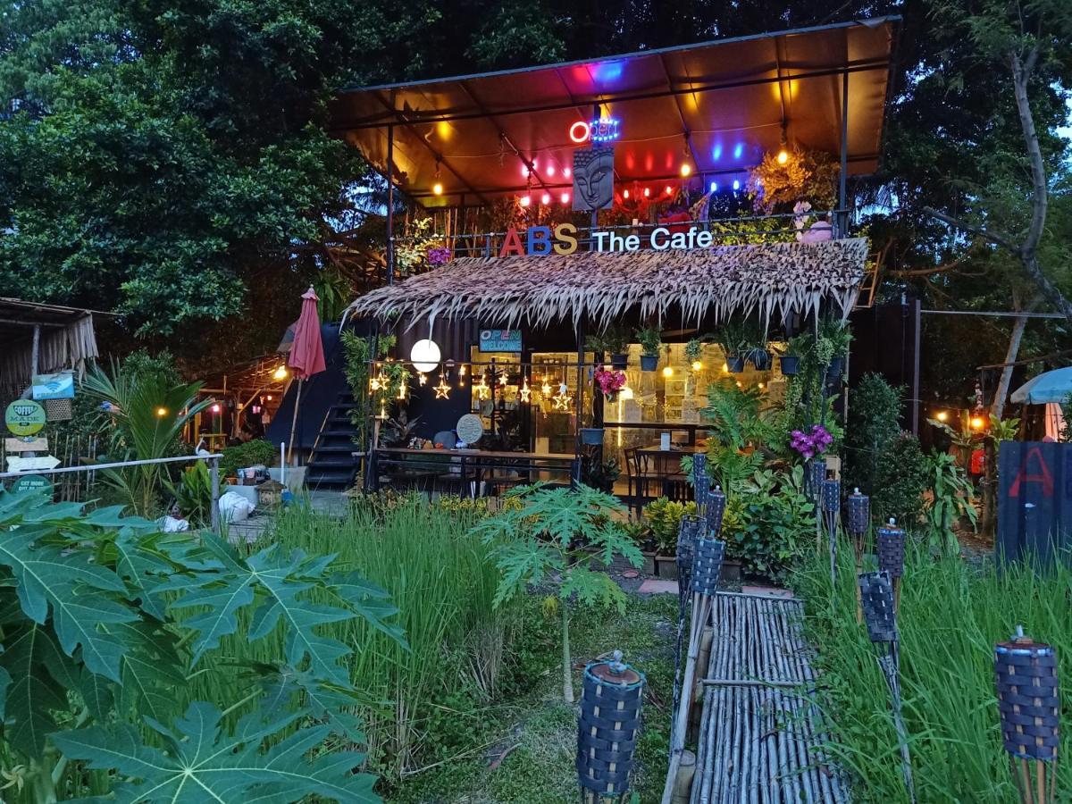 Do Dee Cafe Bangkok Hostel Exteriör bild
