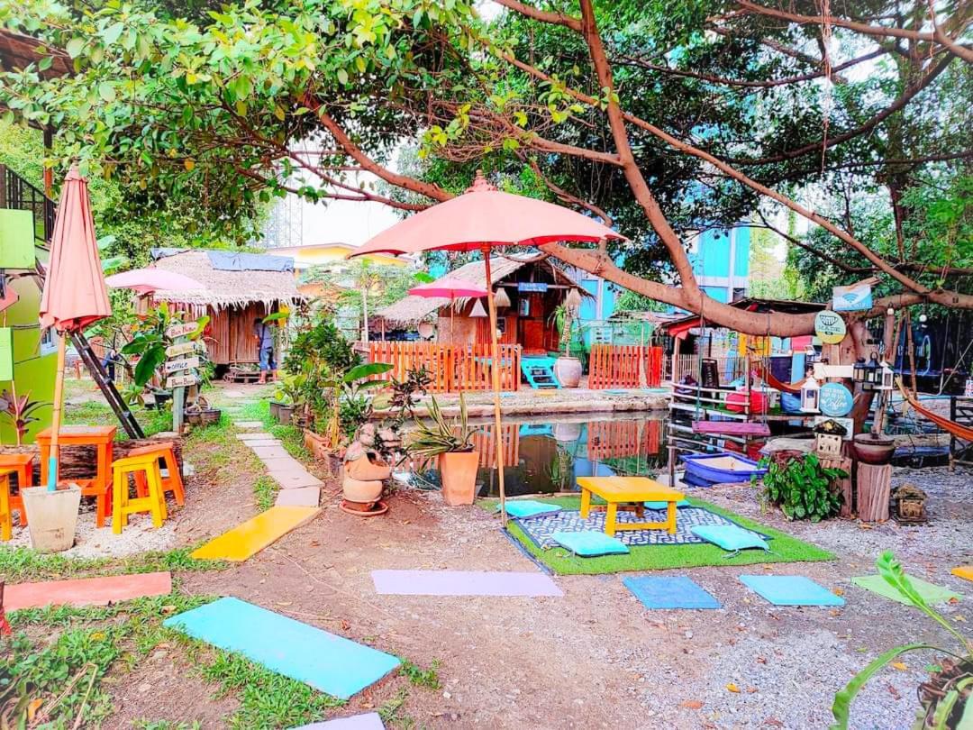 Do Dee Cafe Bangkok Hostel Exteriör bild