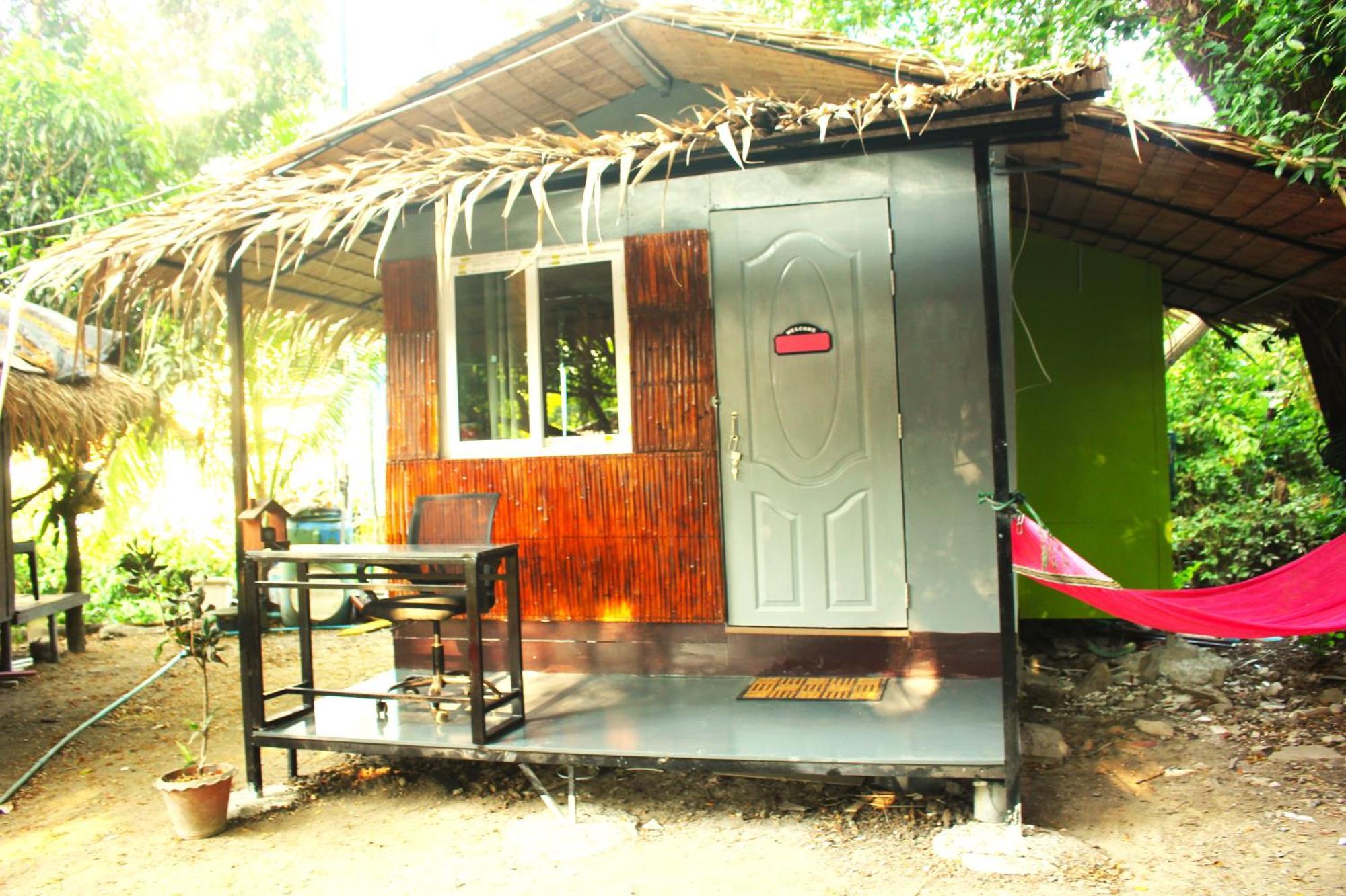 Do Dee Cafe Bangkok Hostel Exteriör bild