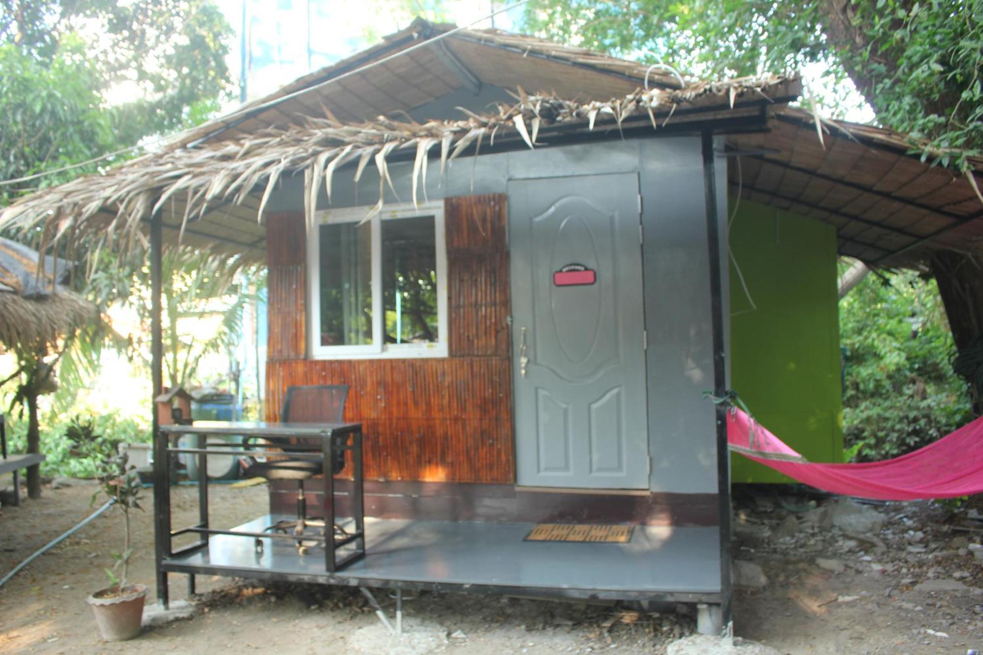 Do Dee Cafe Bangkok Hostel Exteriör bild