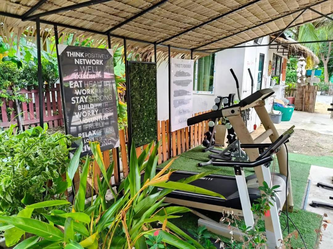 Do Dee Cafe Bangkok Hostel Exteriör bild