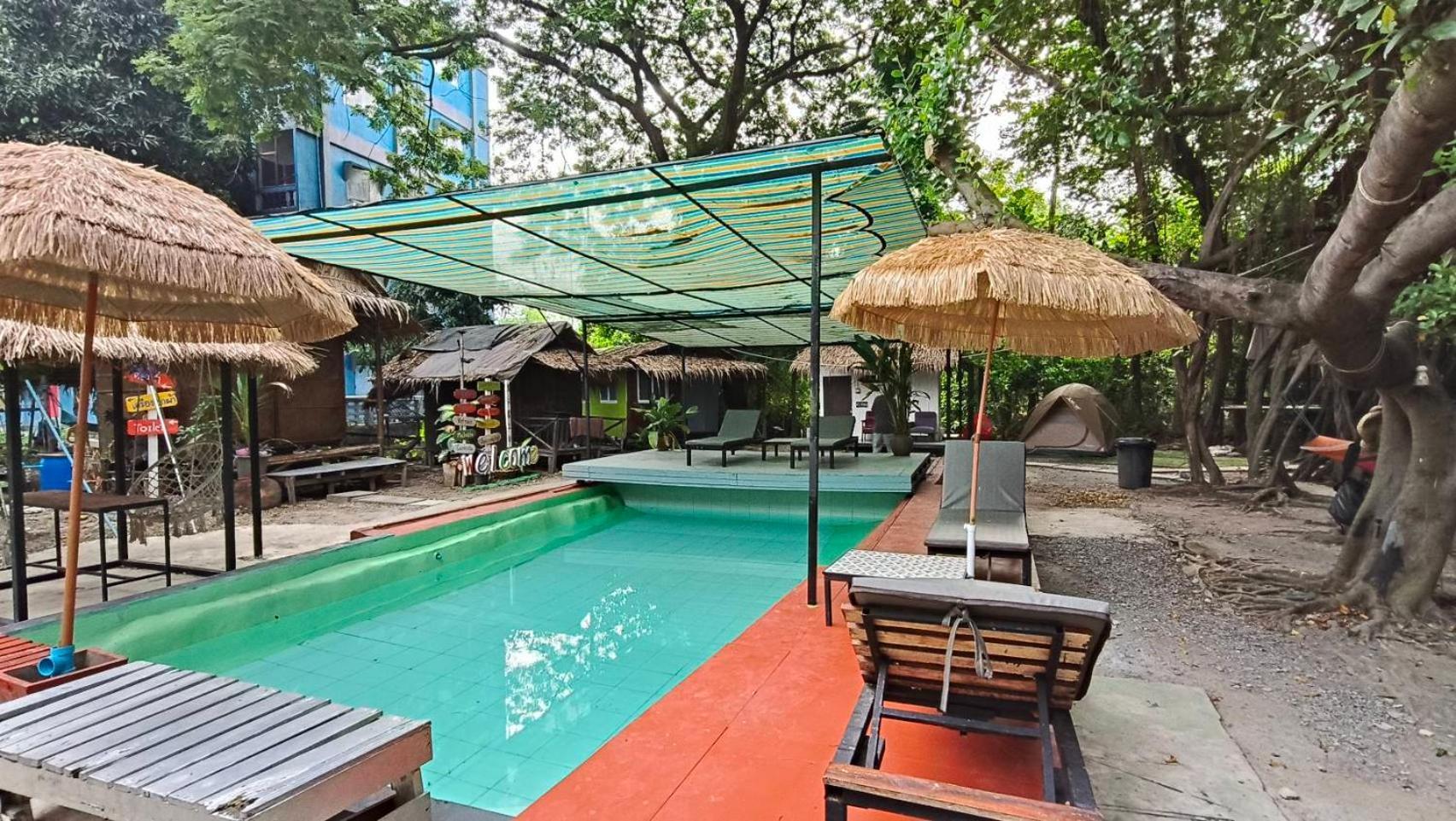 Do Dee Cafe Bangkok Hostel Exteriör bild