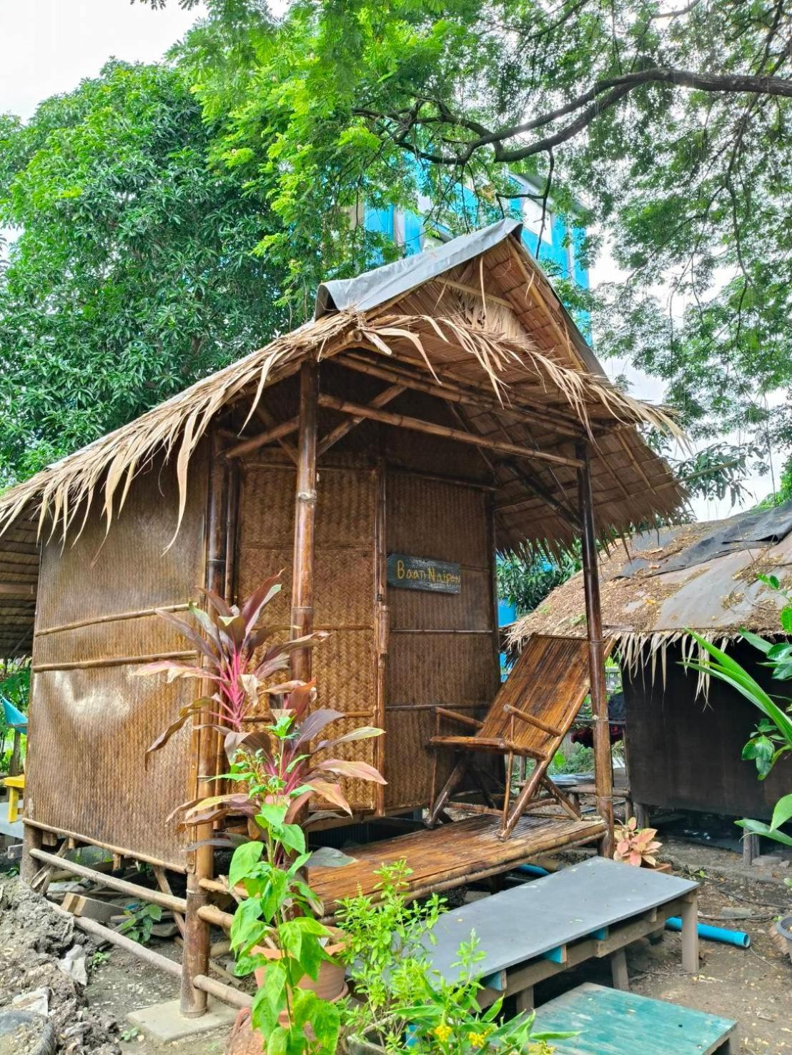 Do Dee Cafe Bangkok Hostel Exteriör bild