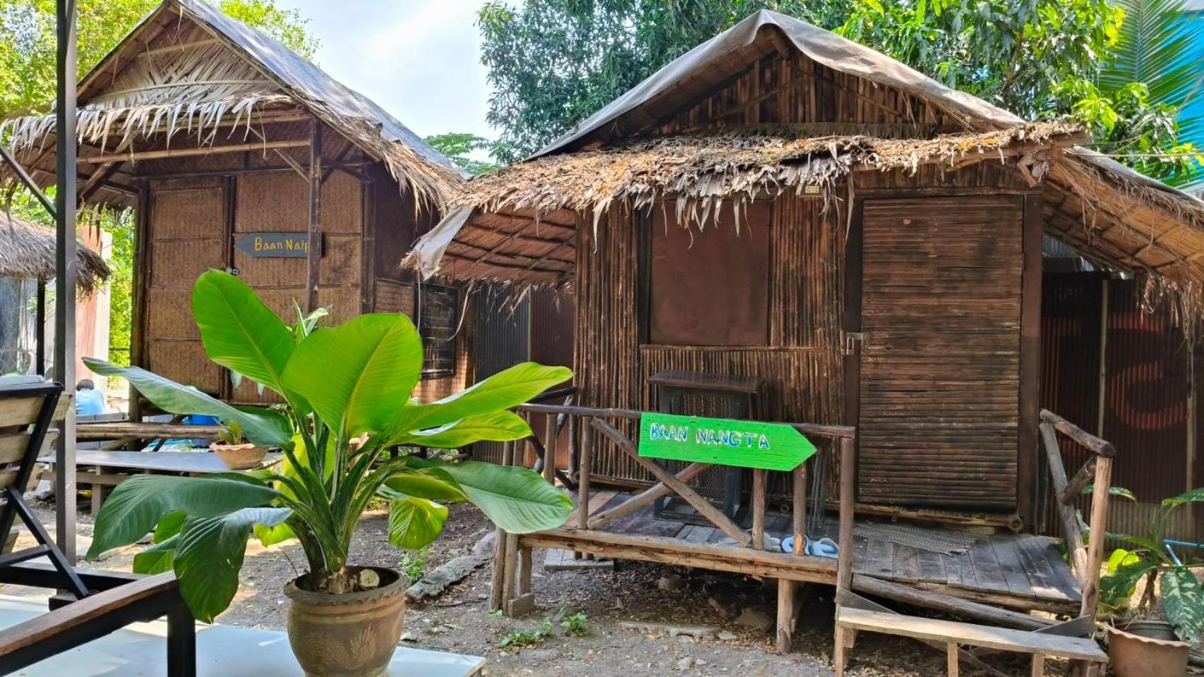 Do Dee Cafe Bangkok Hostel Exteriör bild