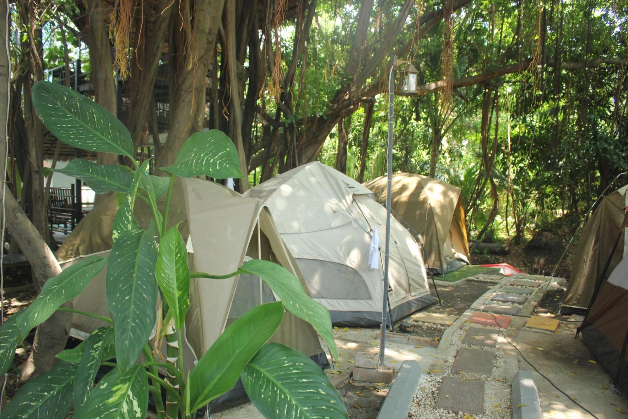 Do Dee Cafe Bangkok Hostel Exteriör bild