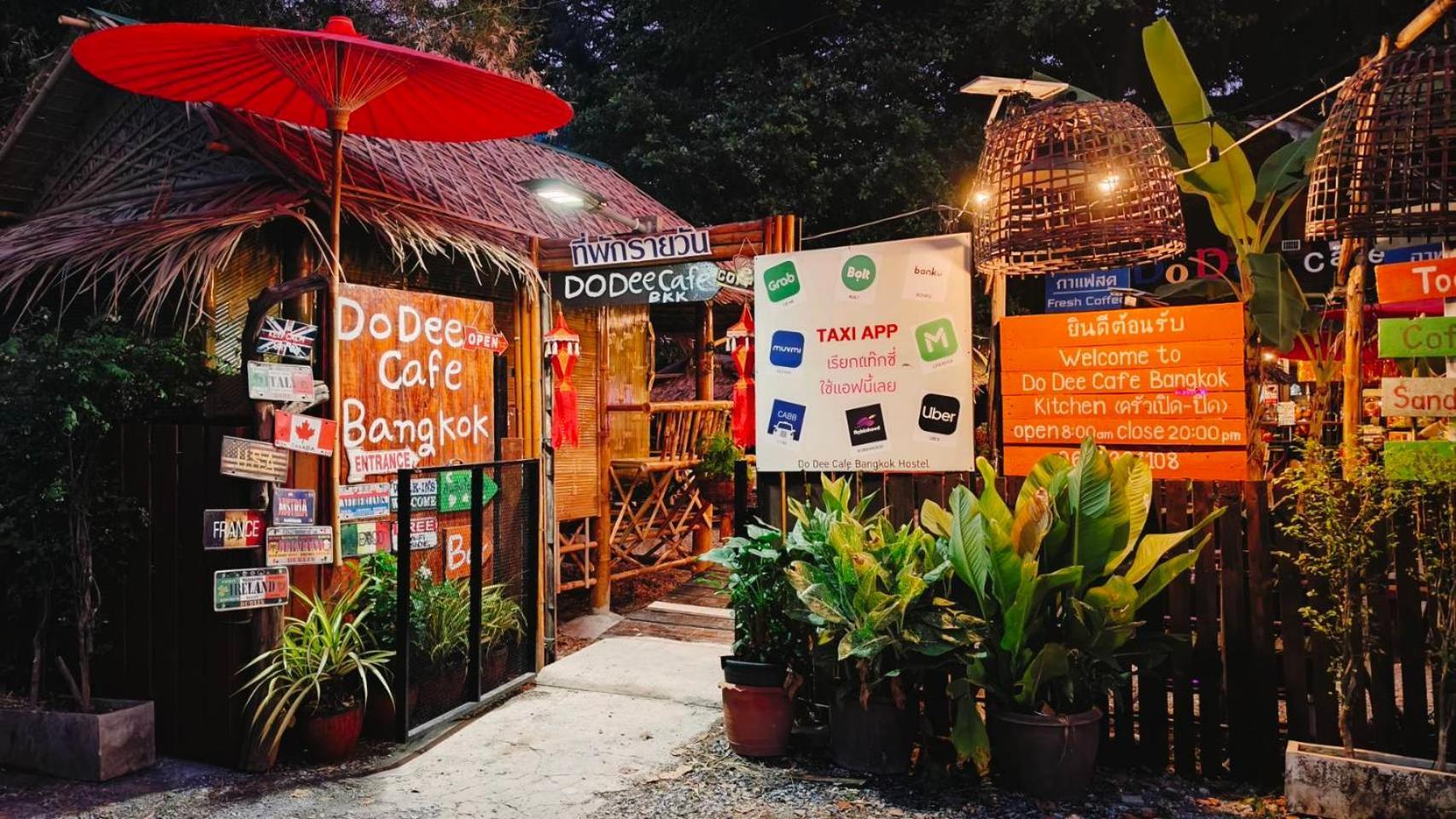 Do Dee Cafe Bangkok Hostel Exteriör bild